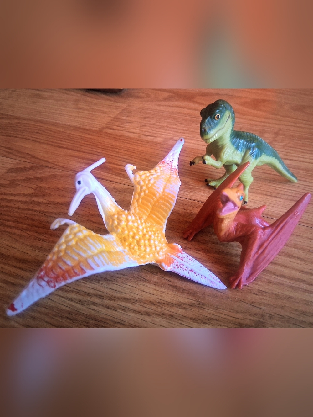 Set Os 3 Small  Toy Dinosaurs.